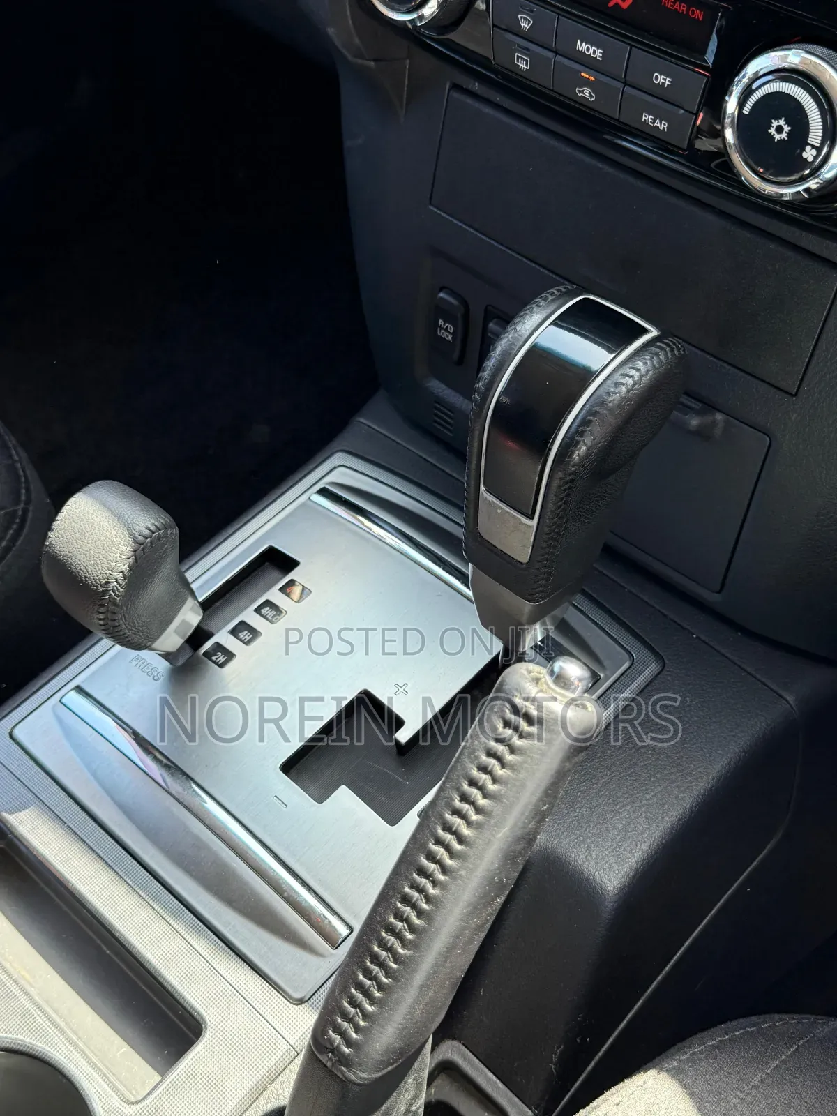 Mitsubishi Pajero 2018 White
