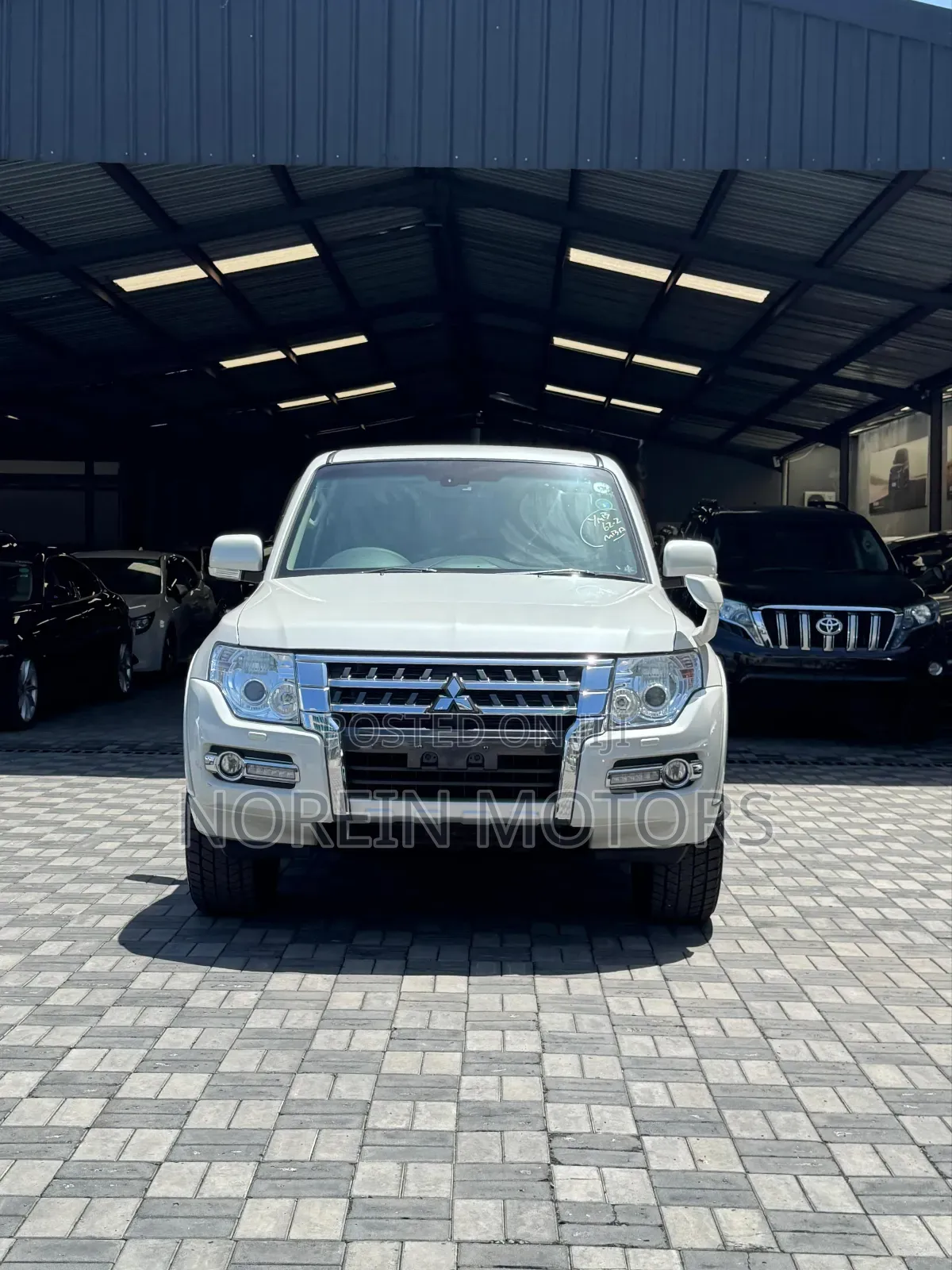 Mitsubishi Pajero 2018 White