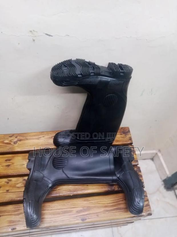 Easy To Clean Black Gum Boot - thumbnail 3