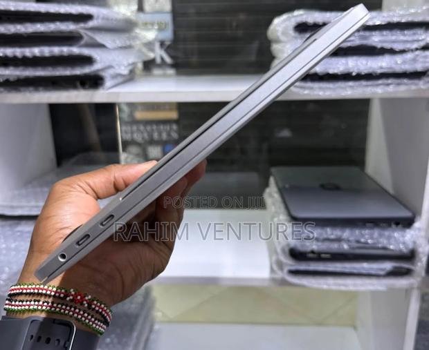 Laptop Apple MacBook Pro 2019 16GB Intel Core i7 SSD 256GB - thumbnail 2