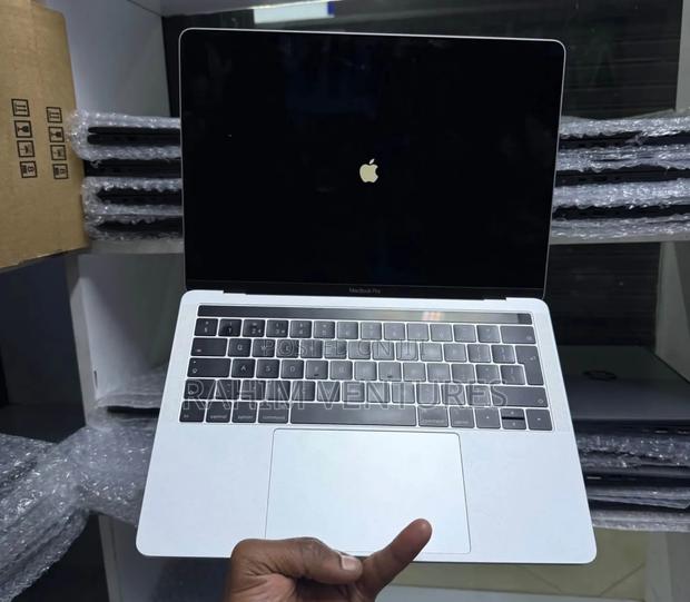 Laptop Apple MacBook Pro 2019 16GB Intel Core i7 SSD 256GB - thumbnail 3
