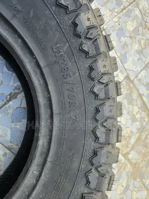 285/70r17 Comforser Cf9000