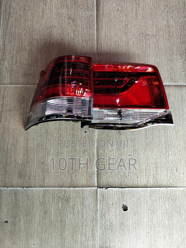 Land Cruiser Fj200 Taillamp Original -Right