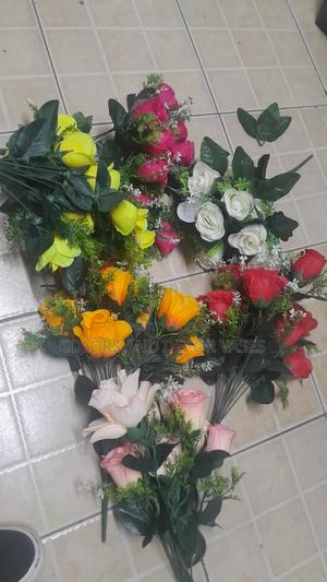 Flowers in Plenty Artificial - thumbnail 2