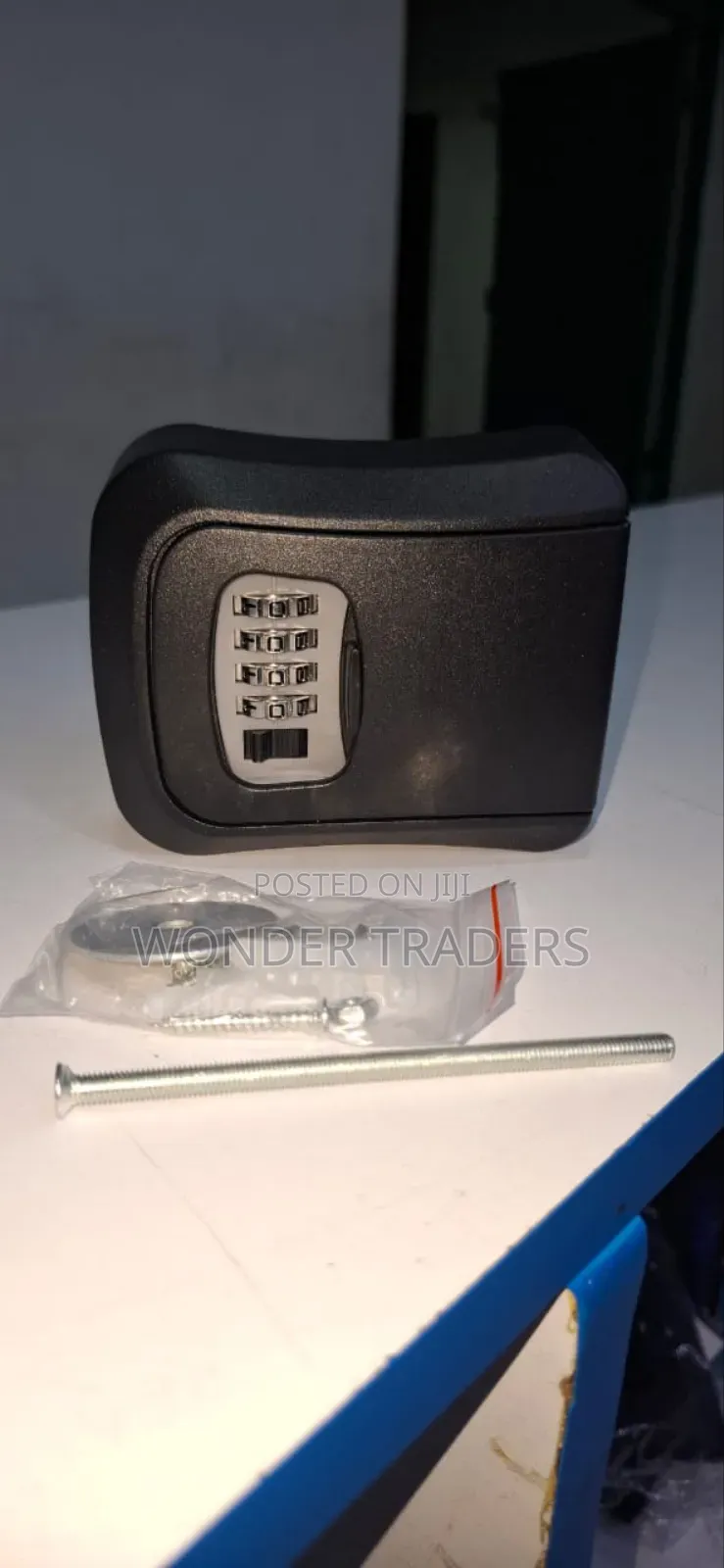 *Wall-Mounted Key Lock Box Plastic 4-Digit Combination Key Safe Box