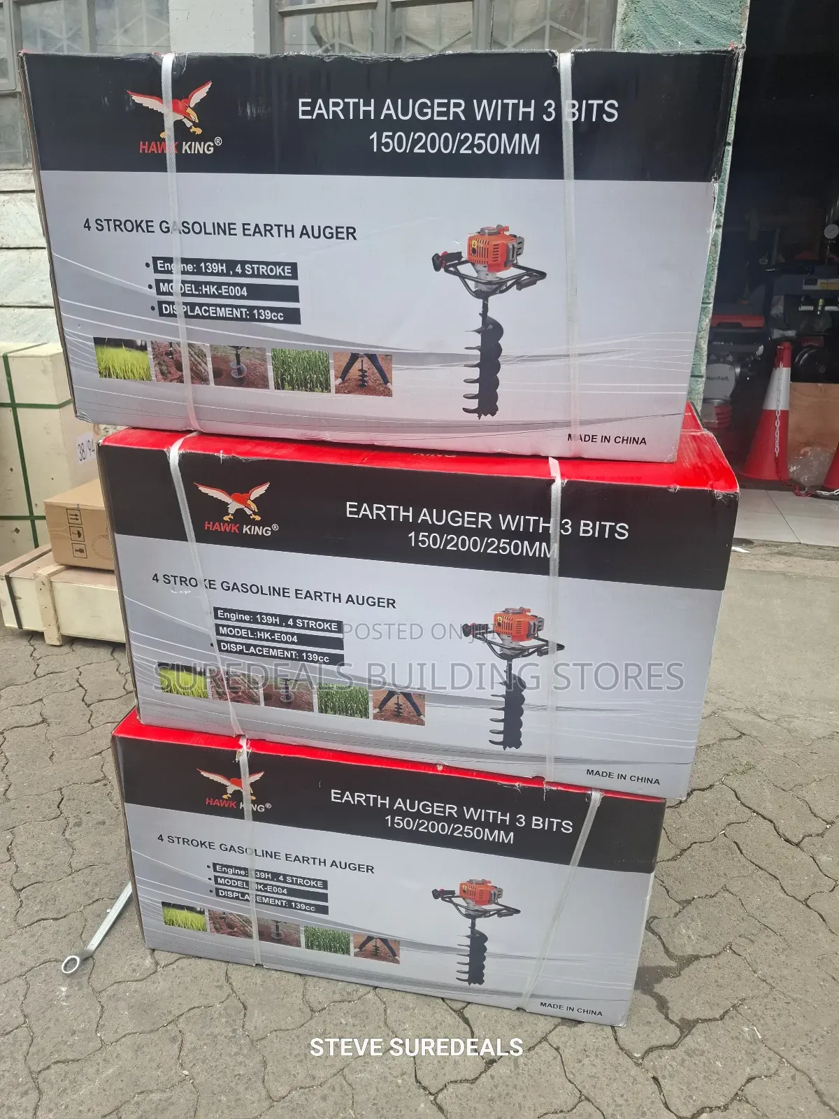 4-Stroke Earth Auger With 3 Bits.