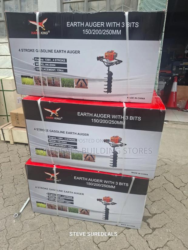 4-Stroke Earth Auger With 3 Bits.