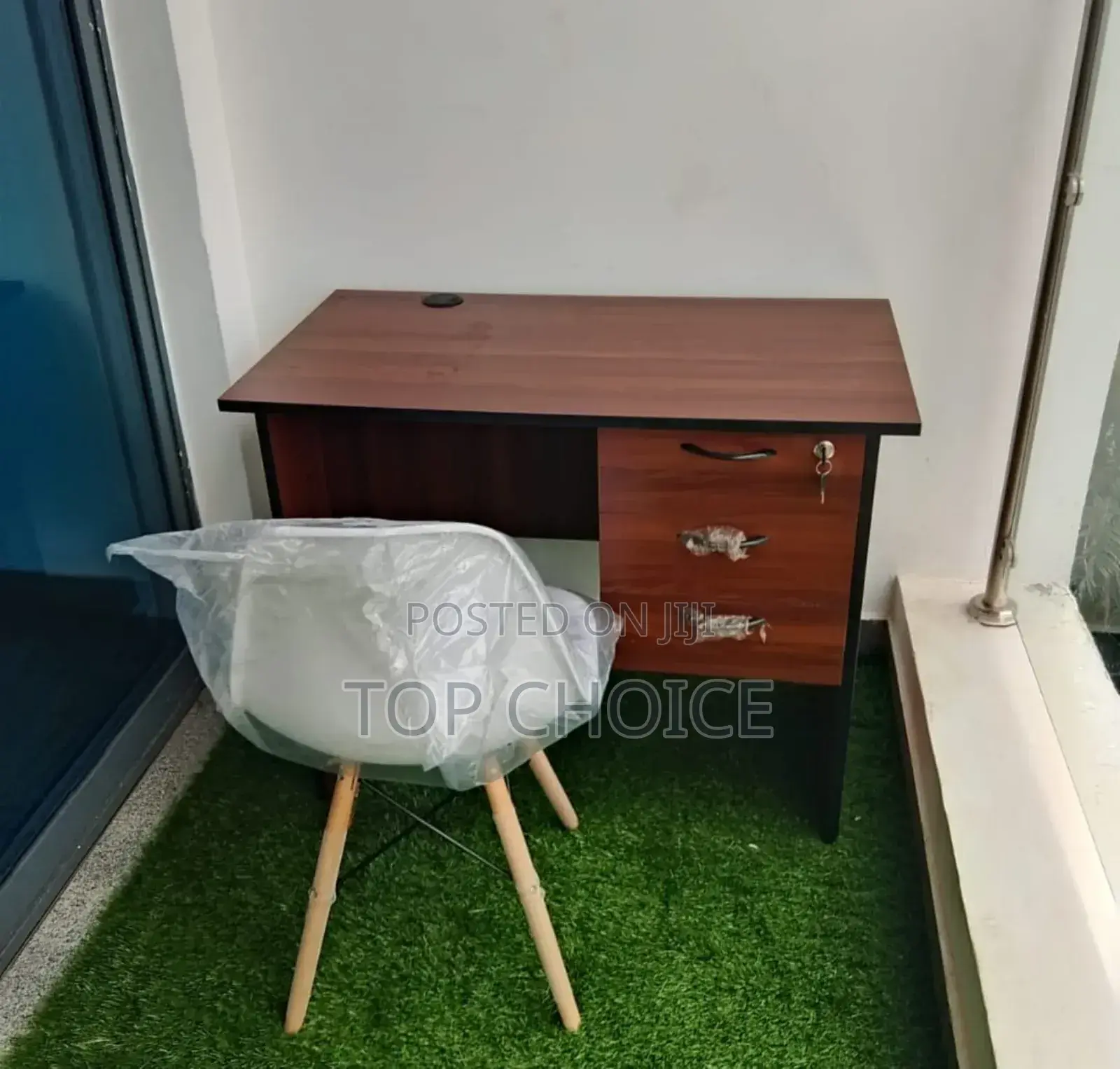 Modern Eames and Desk