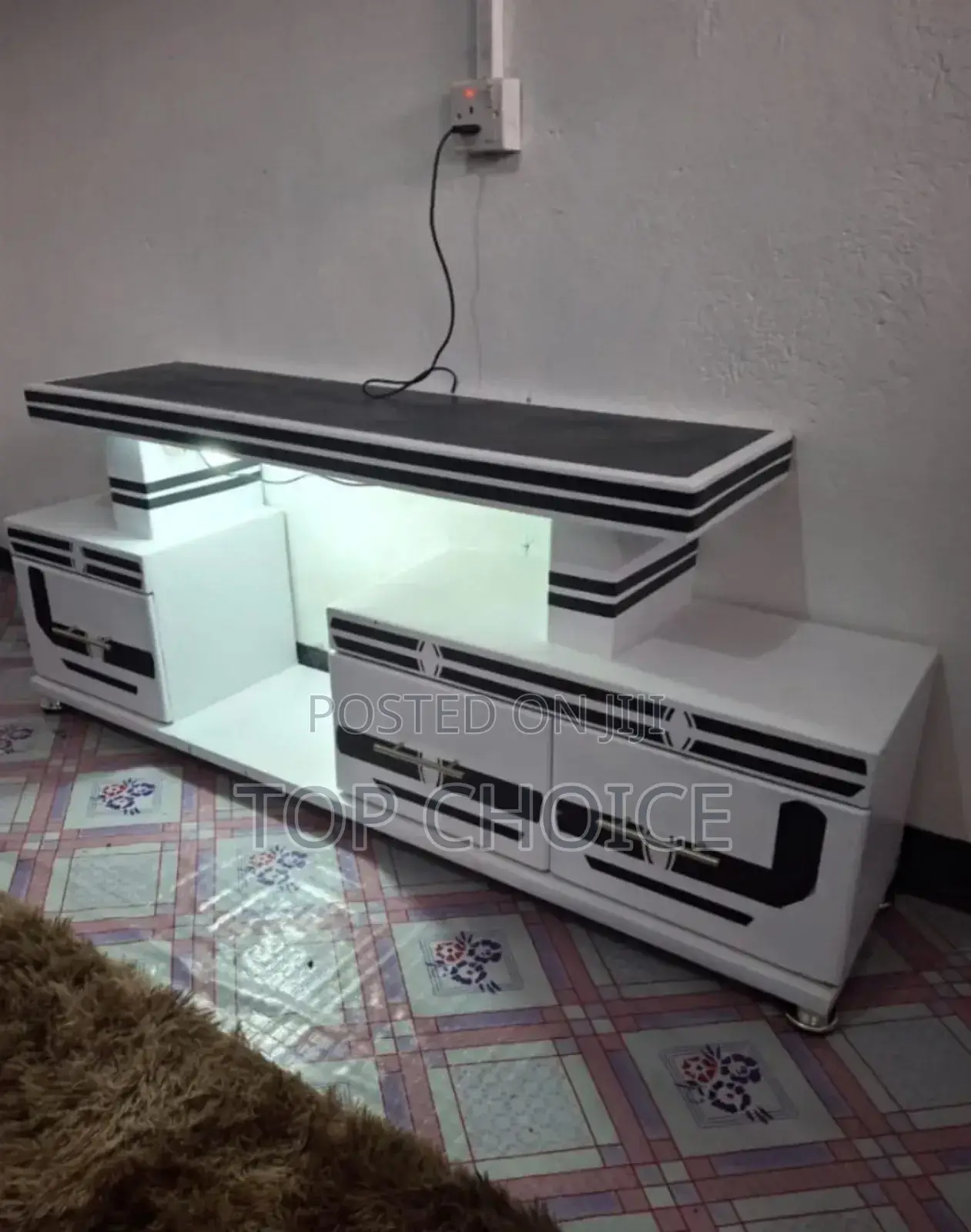 Elevant Tv Stand
