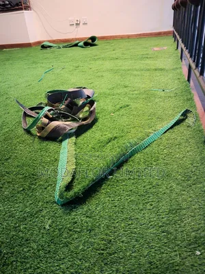 Lush Green Artificial Turf for Office Showroom Décor