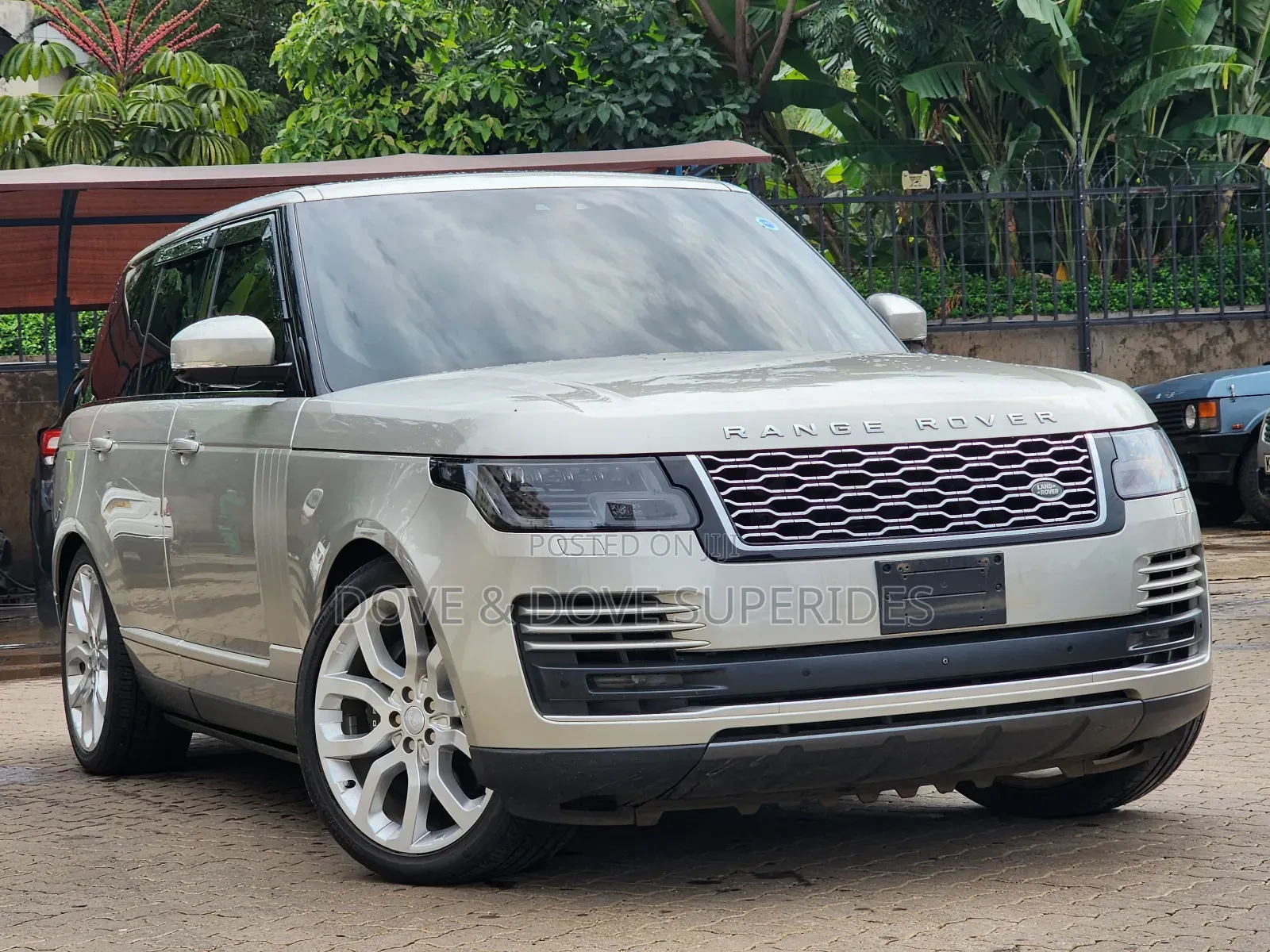 Land Rover Range Rover Vogue 2018 Gold