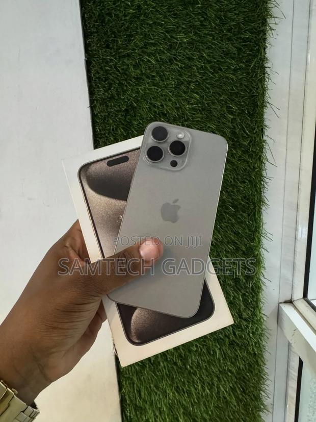 New Apple iPhone 15 Pro Max 256 GB Silver - main view