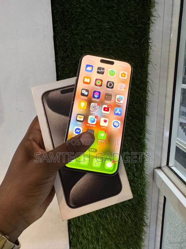 New Apple iPhone 15 Pro Max 256 GB Silver - thumbnail 4