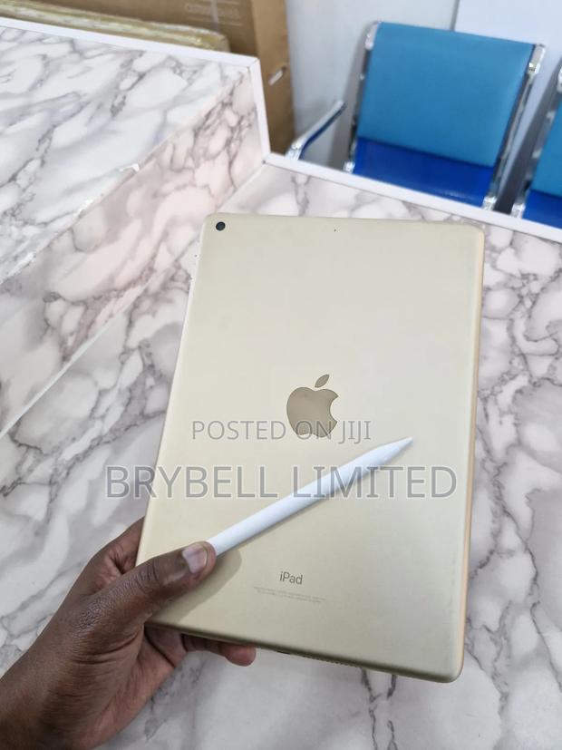 Apple iPad Air 32 GB Silver - main view