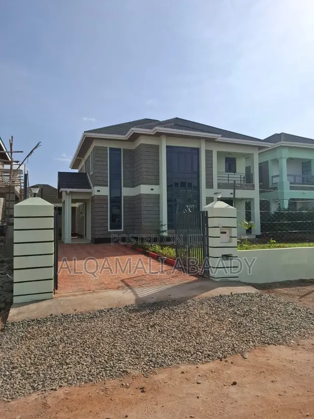 5bdrm Townhouse/Terrace in Juja South Estate, Kalimoni for sale