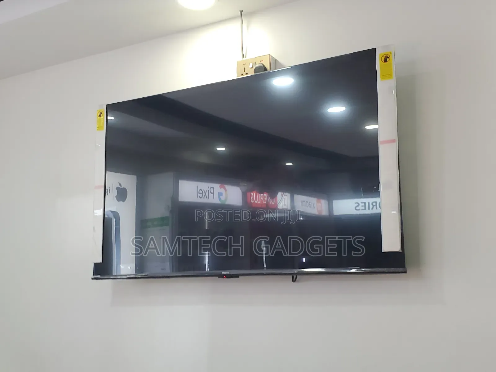 Hisense Tv - 55 Inches Frameless Tv