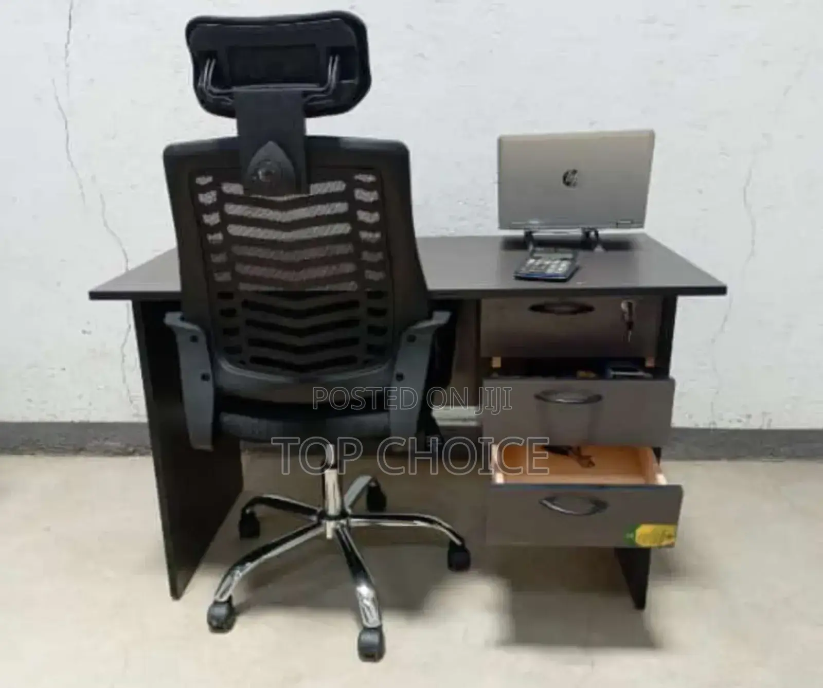 Modern Headrest Chair and Desk