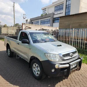 Toyota Hilux 2010 Silver