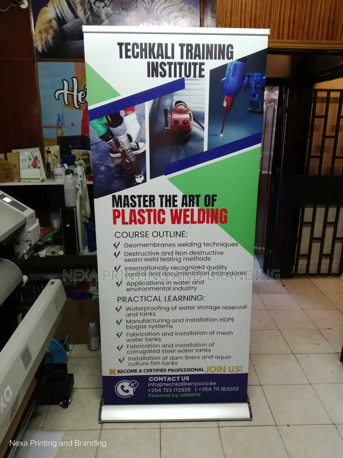 Banner Retractable Broadbase Banner