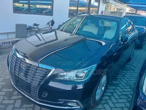 Toyota Crown 2018 Black