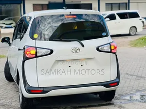 Toyota Sienta 2019 White