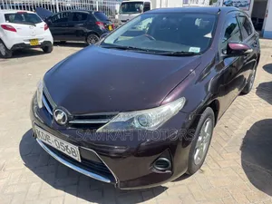 Toyota Auris 2014 Purple