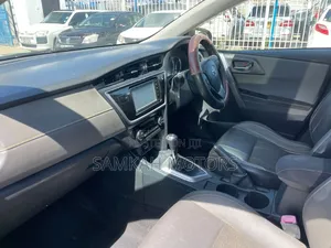 Toyota Auris 2014 Purple