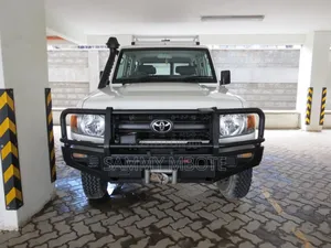 Toyota Land Cruiser 4.0 V6 EXR 2018 White