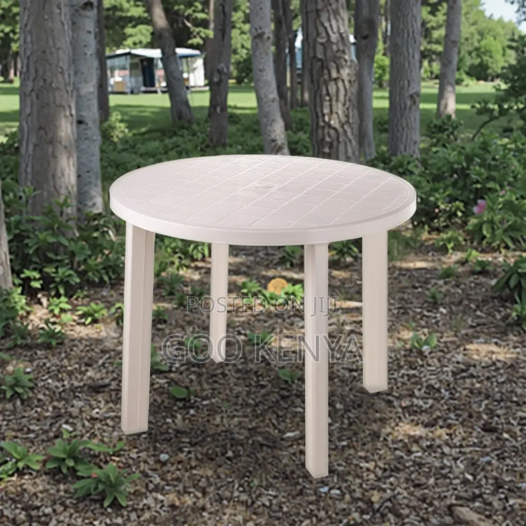 Outdoor Table; Round Plastic Outdoor Dining Table