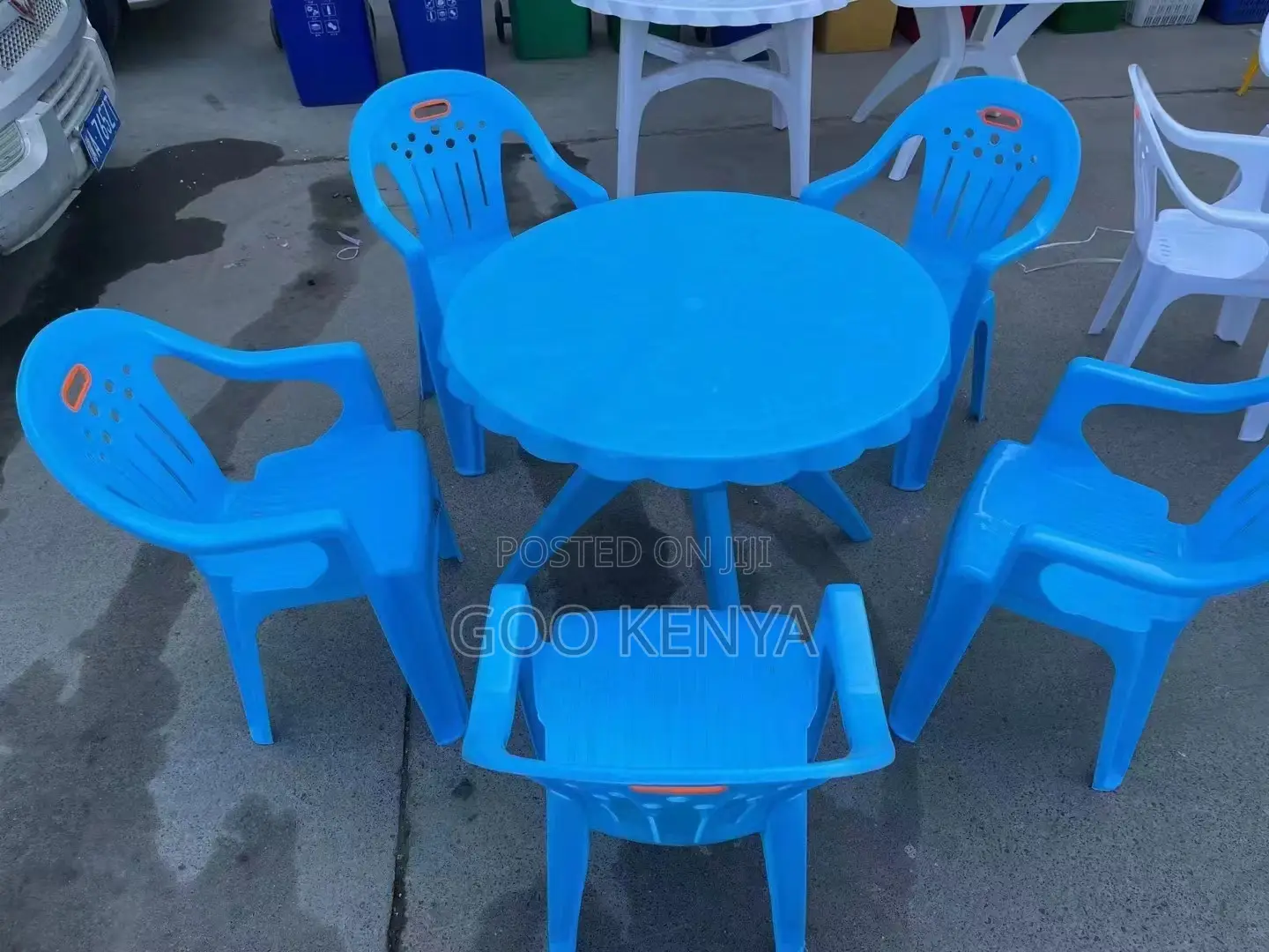 Outdoor Dining Set; 4-Seater Plastic Chairs With a Round Plastic Table