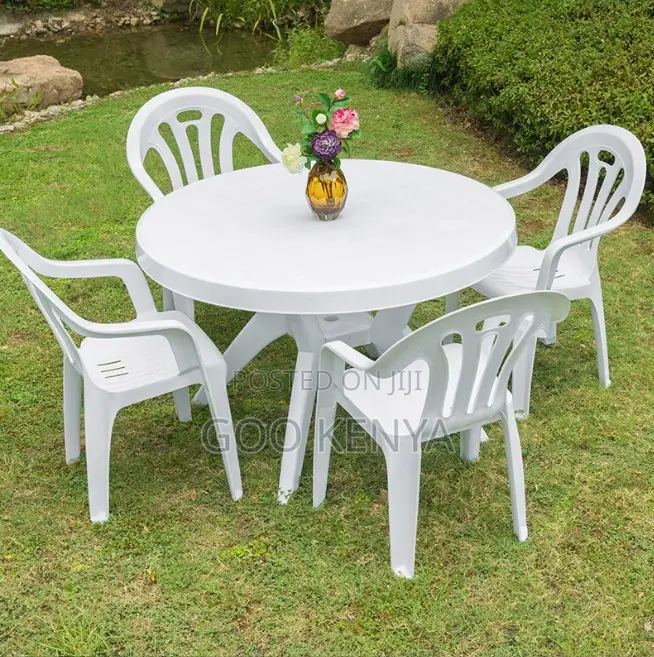 Outdoor Dining Set; 4-Seater Plastic Chairs With a Round Plastic Table