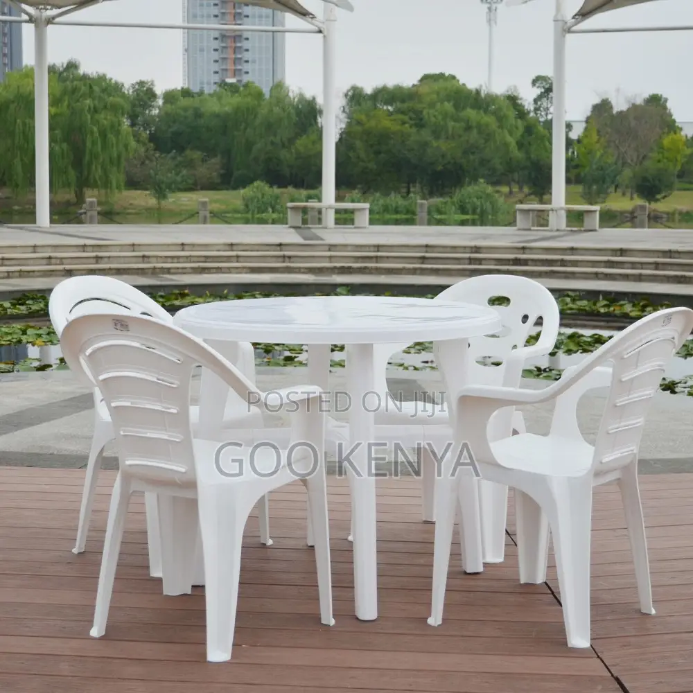 Outdoor Dining Set; 4-Seater Plastic Chairs With a Round Plastic Table