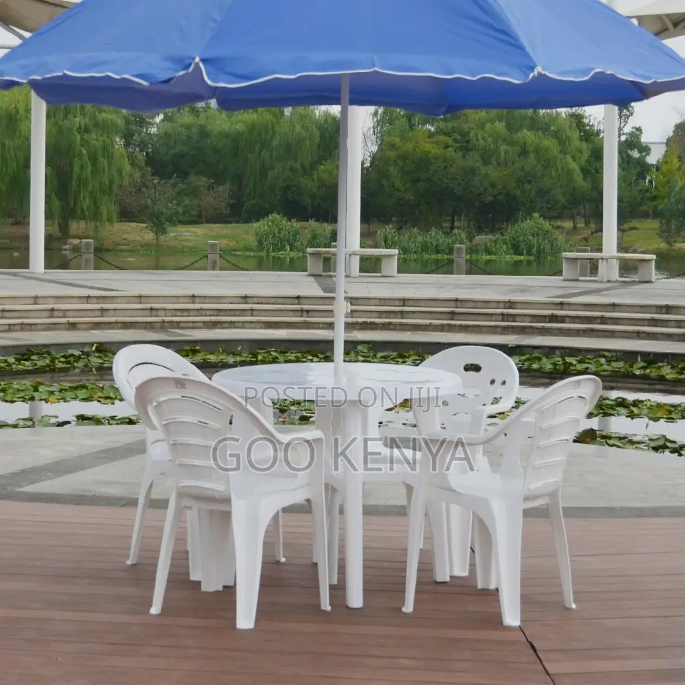 Outdoor Dining Set; 4-Seater Plastic Chairs With a Round Plastic Table