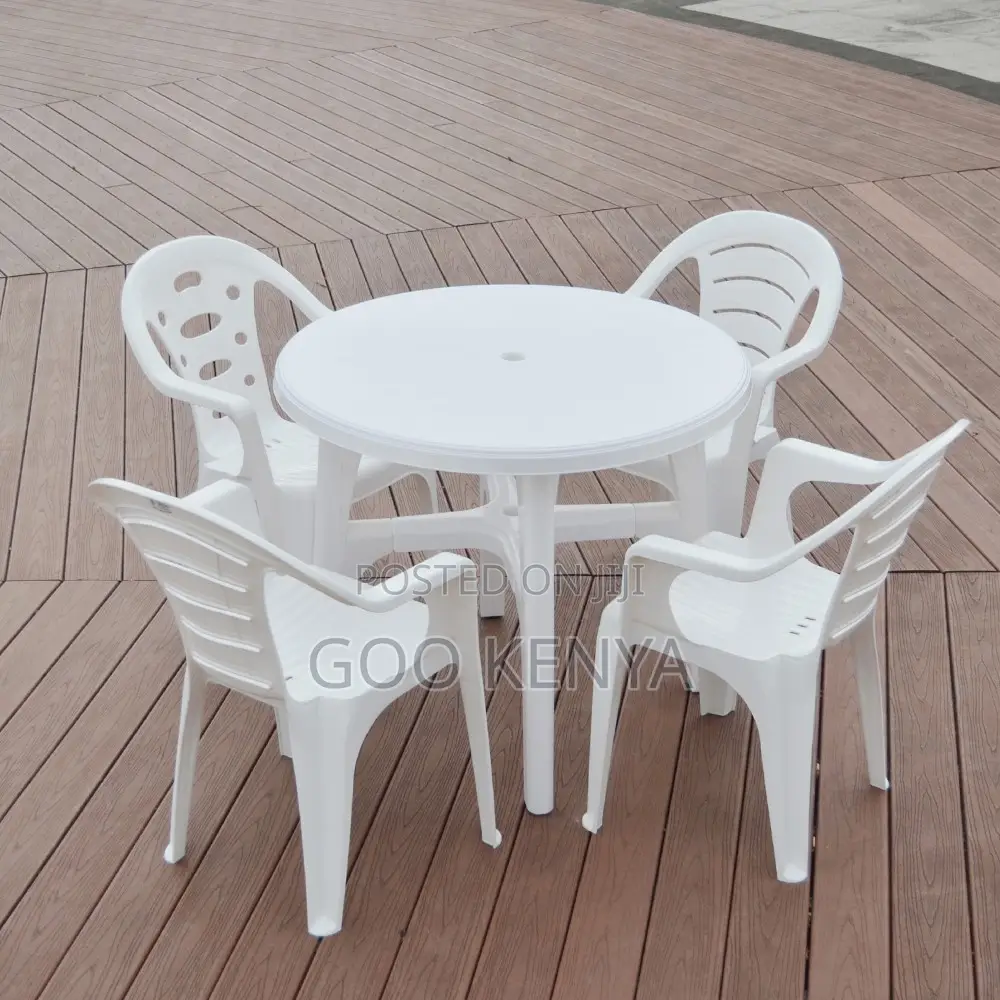 Outdoor Dining Set; 4-Seater Plastic Chairs With a Round Plastic Table
