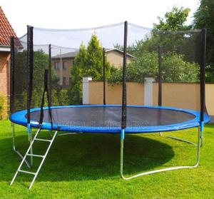 10 Ft Trampoline With Safety Enclosure Net - thumbnail 2