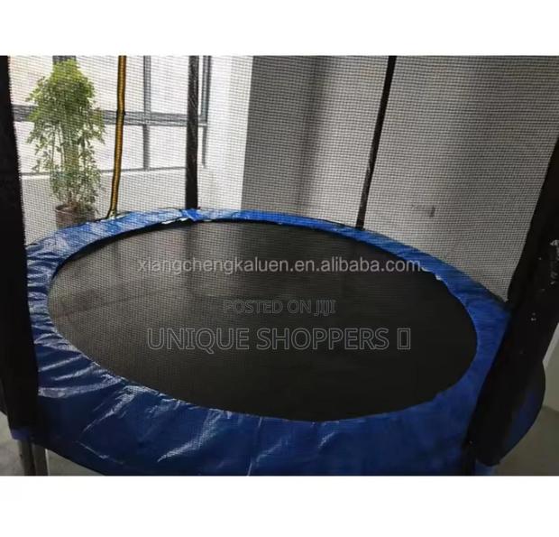 10 Ft Trampoline With Safety Enclosure Net - thumbnail 7