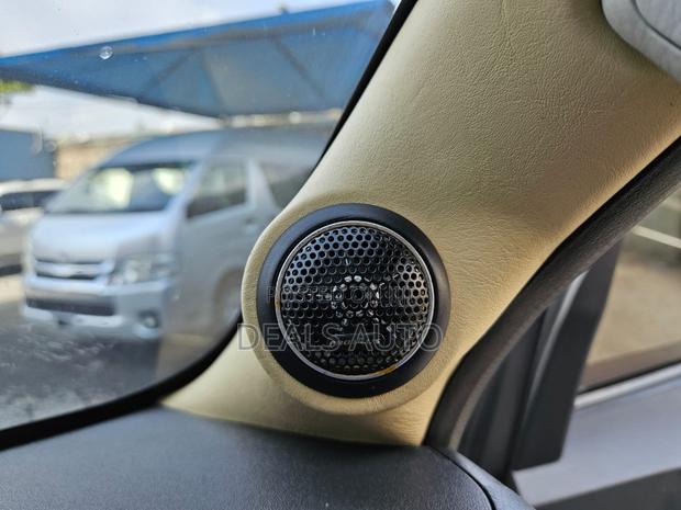 Toyota Grand HiAce 2018 Silver - thumbnail 12