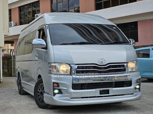Toyota Grand HiAce 2018 Silver - thumbnail 2