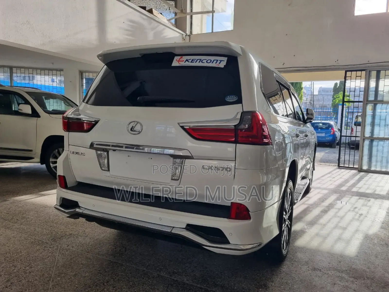 Lexus LX 570 AWD 2020 White