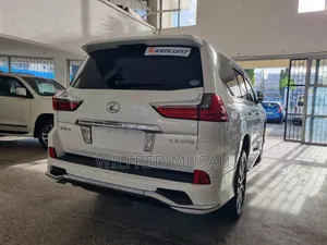 Lexus LX 570 AWD 2020 White