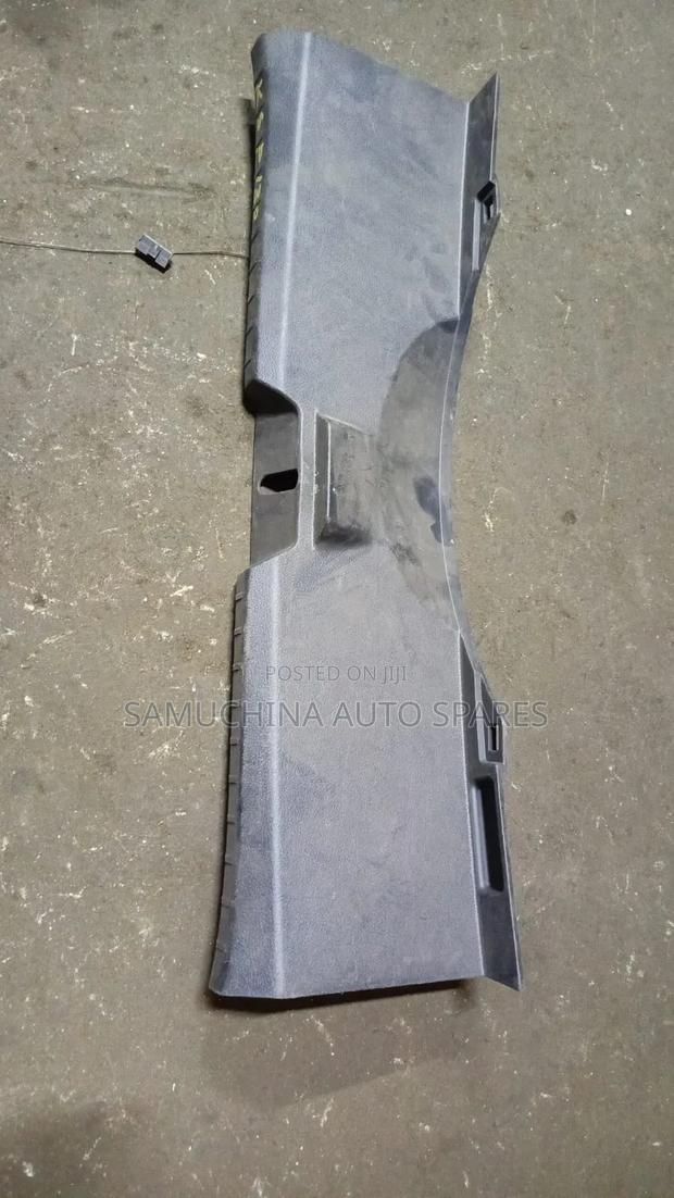 Boot Garnish Toyota Noah Zrr70 - main view