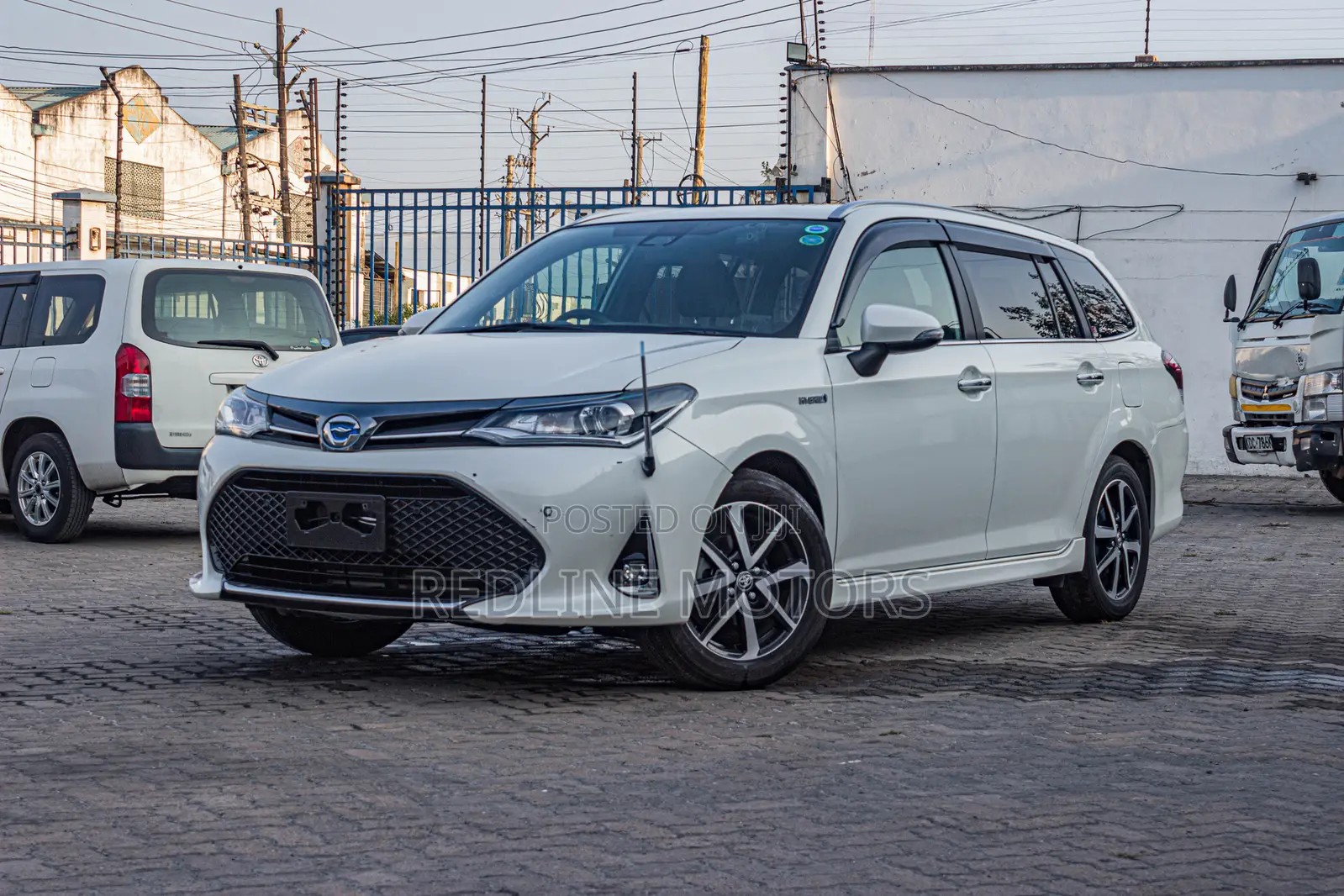 Toyota Corolla Fielder 1.5 Hybrid FWD 2018 Pearl