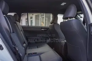 Toyota Corolla Fielder 1.5 Hybrid FWD 2018 Pearl