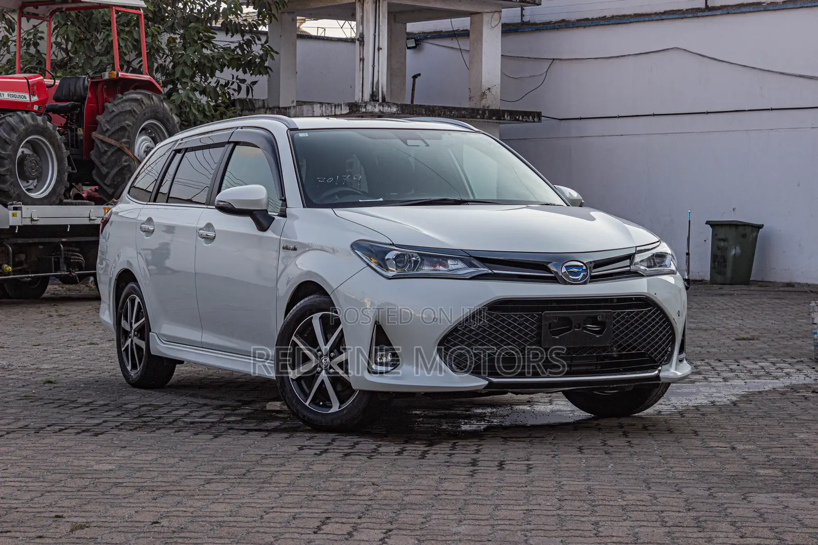 Toyota Corolla Fielder 1.5 Hybrid FWD 2018 Pearl