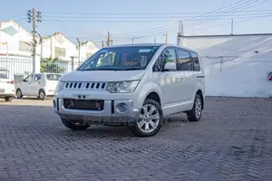 Mitsubishi Delica 2018 Pearl