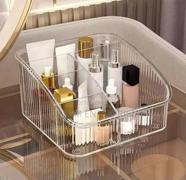 Heavy Acrylic Cosmetic Organizer 
4grid