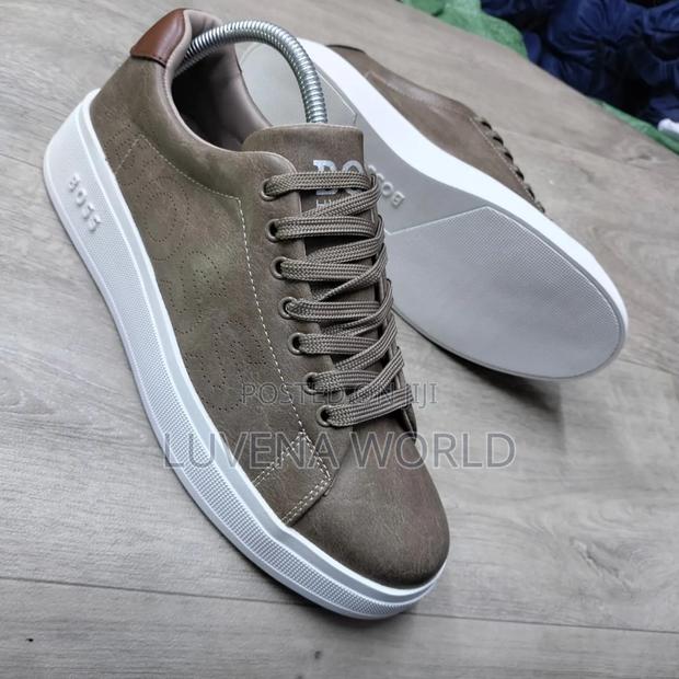 Boss Casuals - thumbnail 2