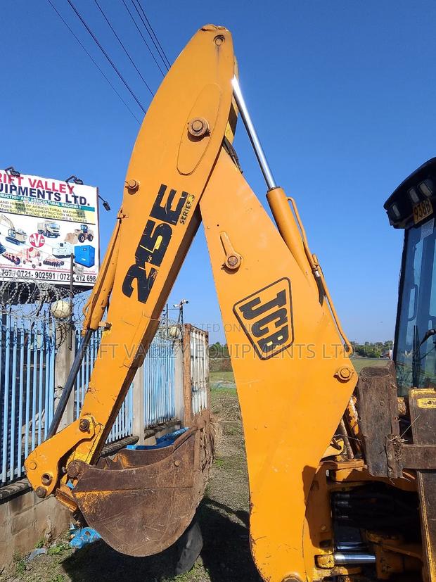 JCB 215 Series Backhoe Loader - thumbnail 2