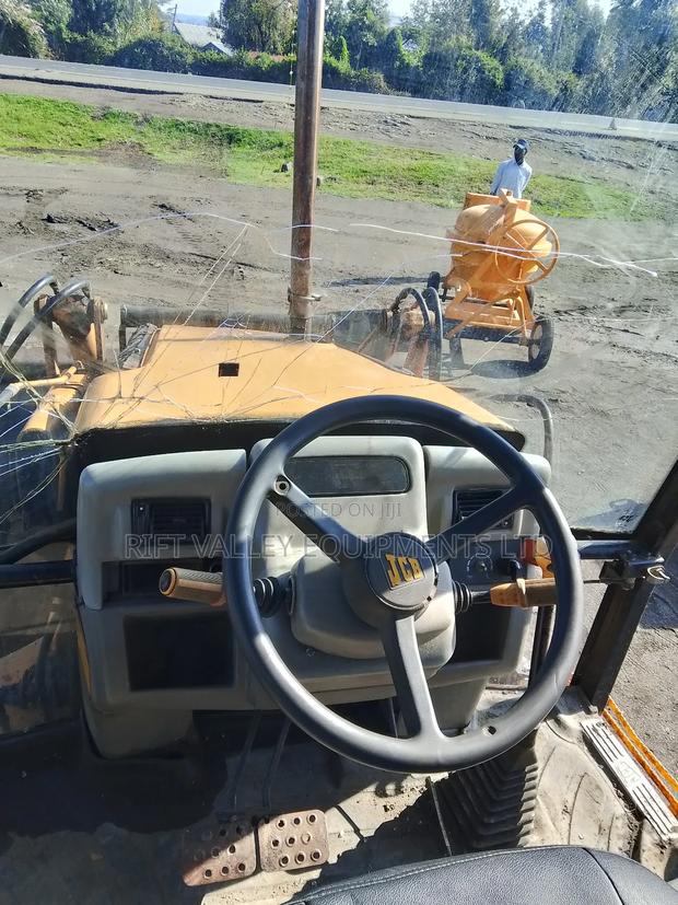 JCB 215 Series Backhoe Loader - thumbnail 4