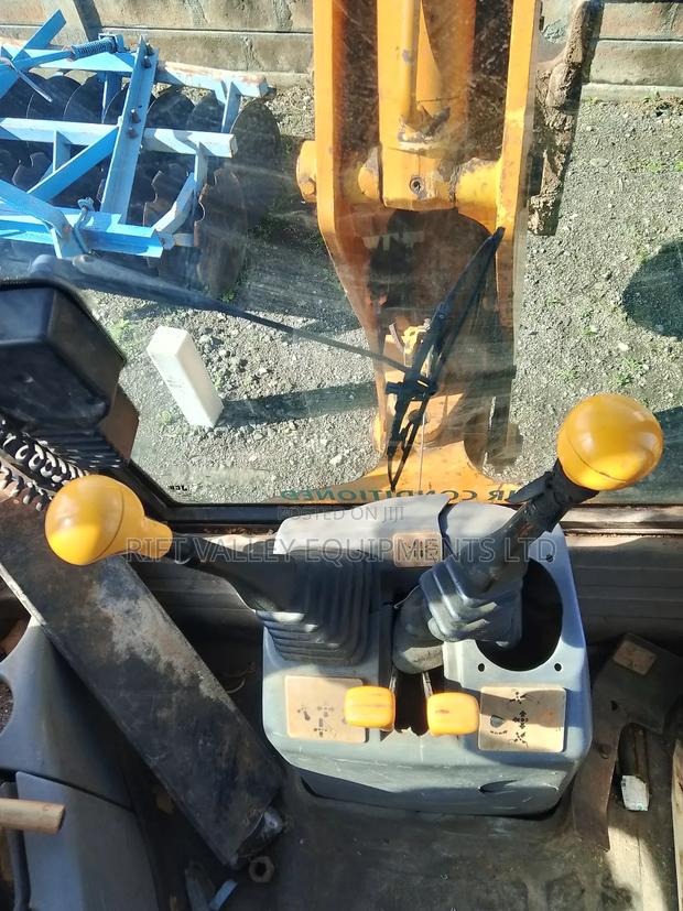 JCB 215 Series Backhoe Loader - thumbnail 10